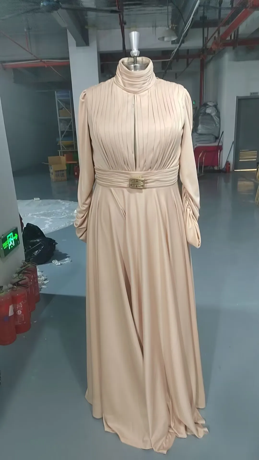 Robe de Soirée en Satin à Col Haut, Personnalisée, Élégante et Moderne, Ligne A, Manches sulf, Plis Découpés avec Drapé, Célébrité, Quelle que soit