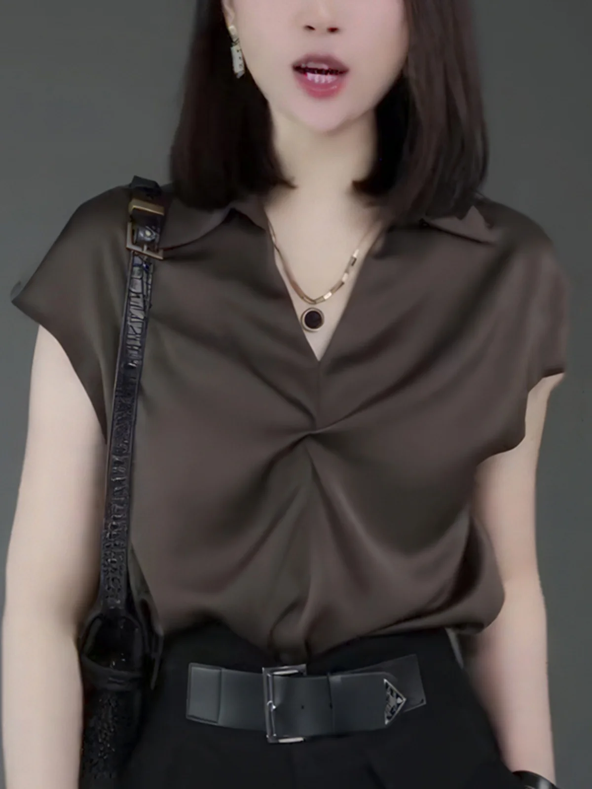 

Browm ort Sve irt Women's Summer New Sle Pure Color Quali Lady High-End Design Korean Loose Fit Daily Wear