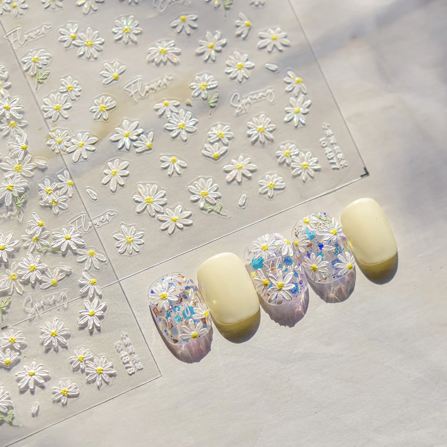 Exquisite 3D Embossed White Daisy Nail Stickers Mini Floral Pattern Self-adhesive Nail Decoration Stickers DIY Nail Decoration