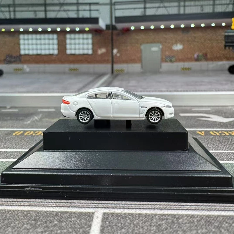 Schaal 1:148 Jaguar XF Wit Simulatie Legering Automodel Statische Display Collectible Toy Gift Souvenir Decoratie