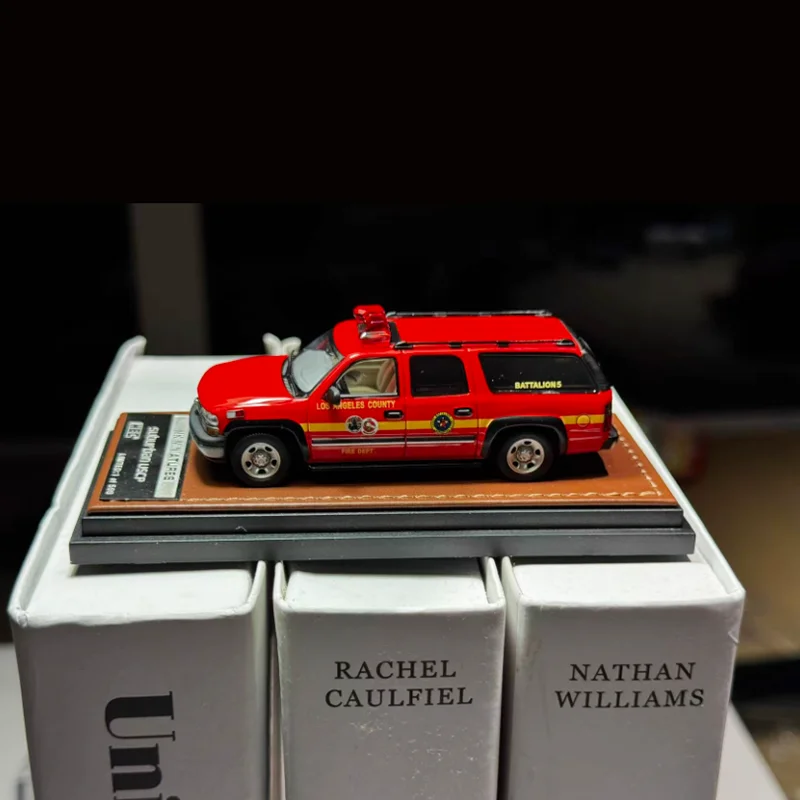 MK Diecast escala 1:64 motor de bomberos suburban/modelo de coche de simulación de aleación de policía niño coleccionable recuerdos exhibición de regalos de vacaciones