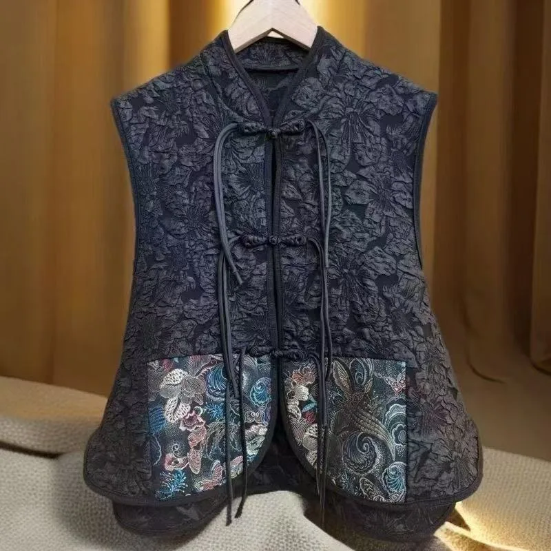 Women Guofeng Chinese Jacquard Vest 2026 New Buckle Retro Black Vest Sleeveless Jacket Female Shoulder Top Small Fragrant Style