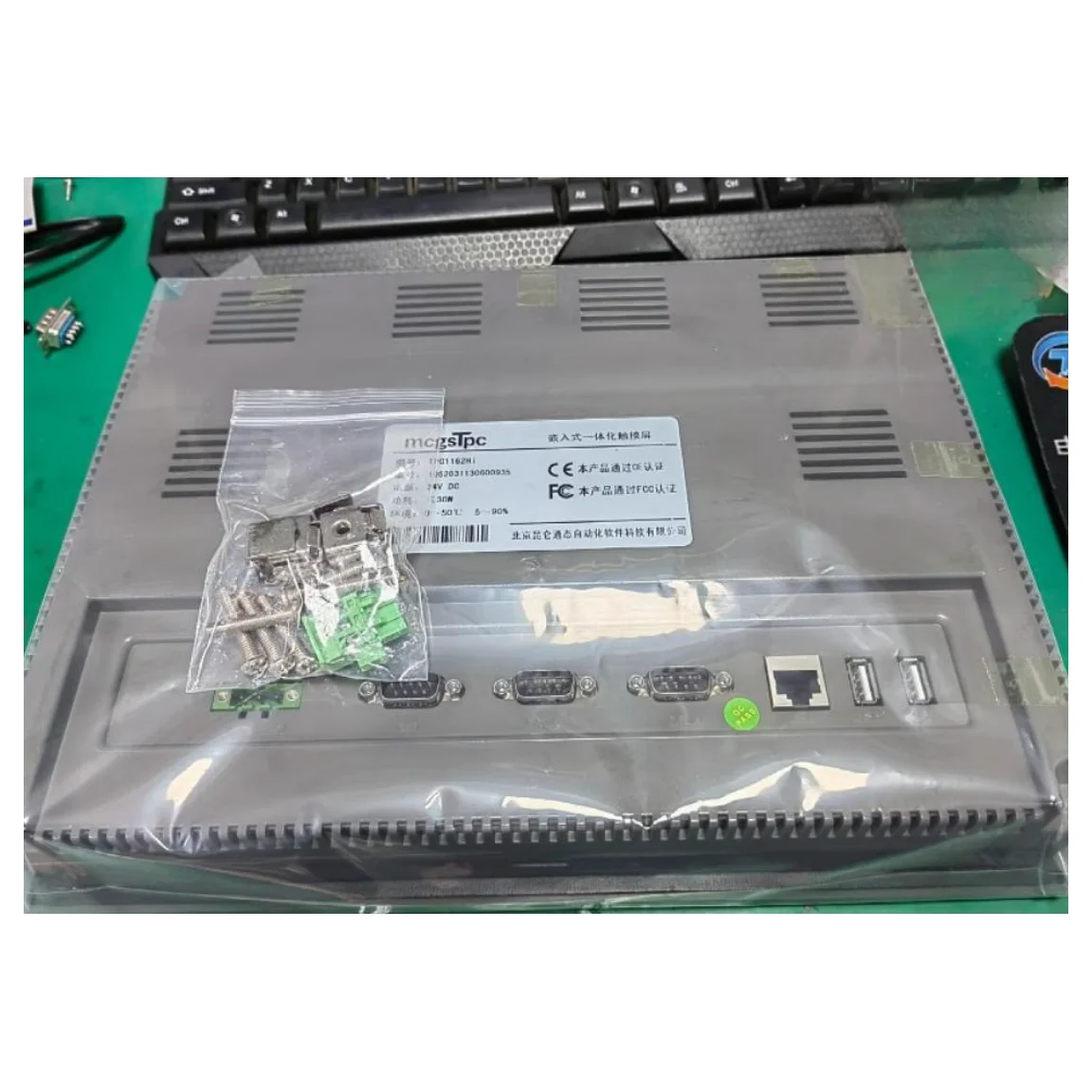 

Совершенно новый сенсорный экранTPC1561Hi TPC1561Hii