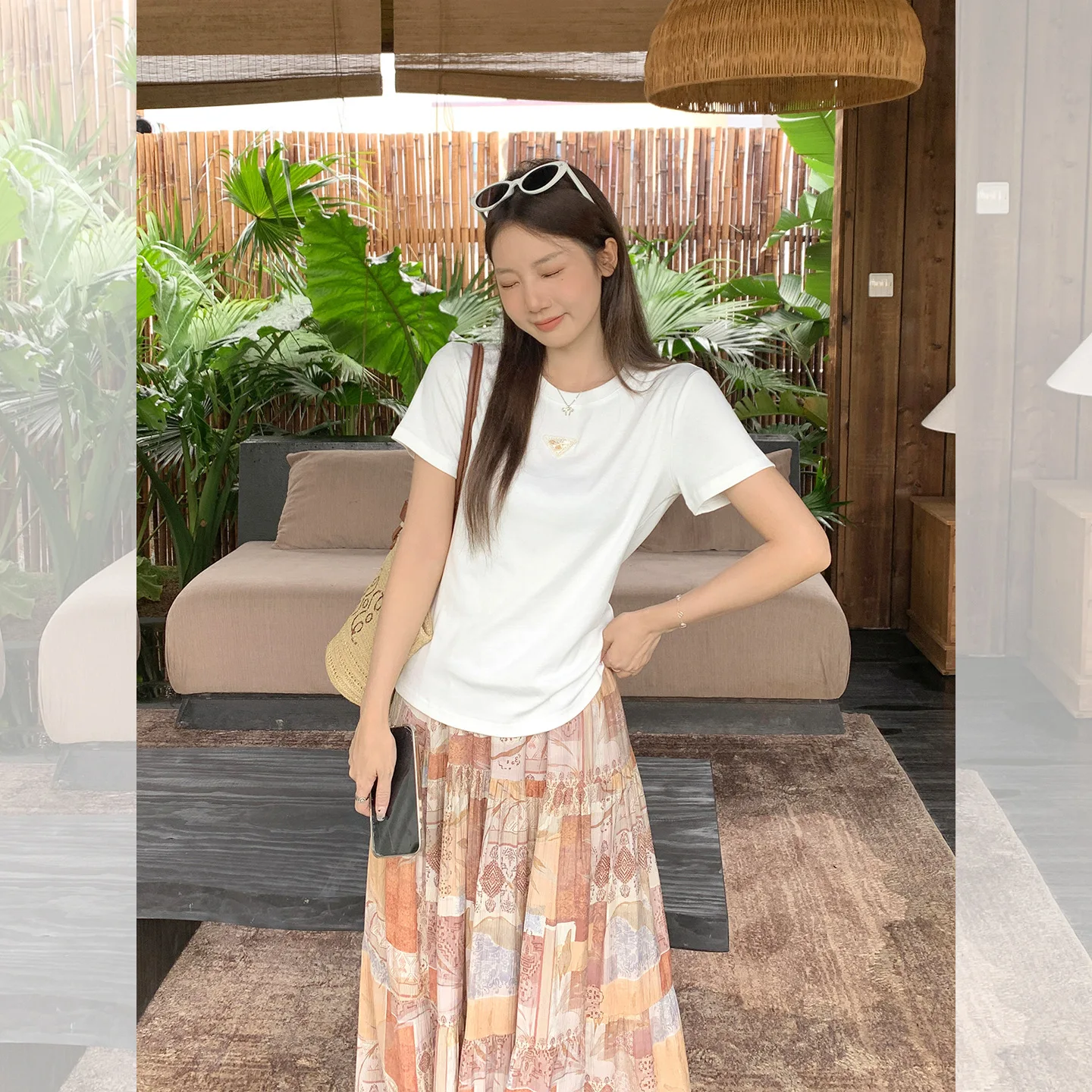 ฤดูร้อนสีทึบSlimming OOTDสไตล์เกาหลีสนุก 3Dตกแต่งไหล่ขวารอบคอแขนสั้นเสื้อยืดผู้หญิง 2025