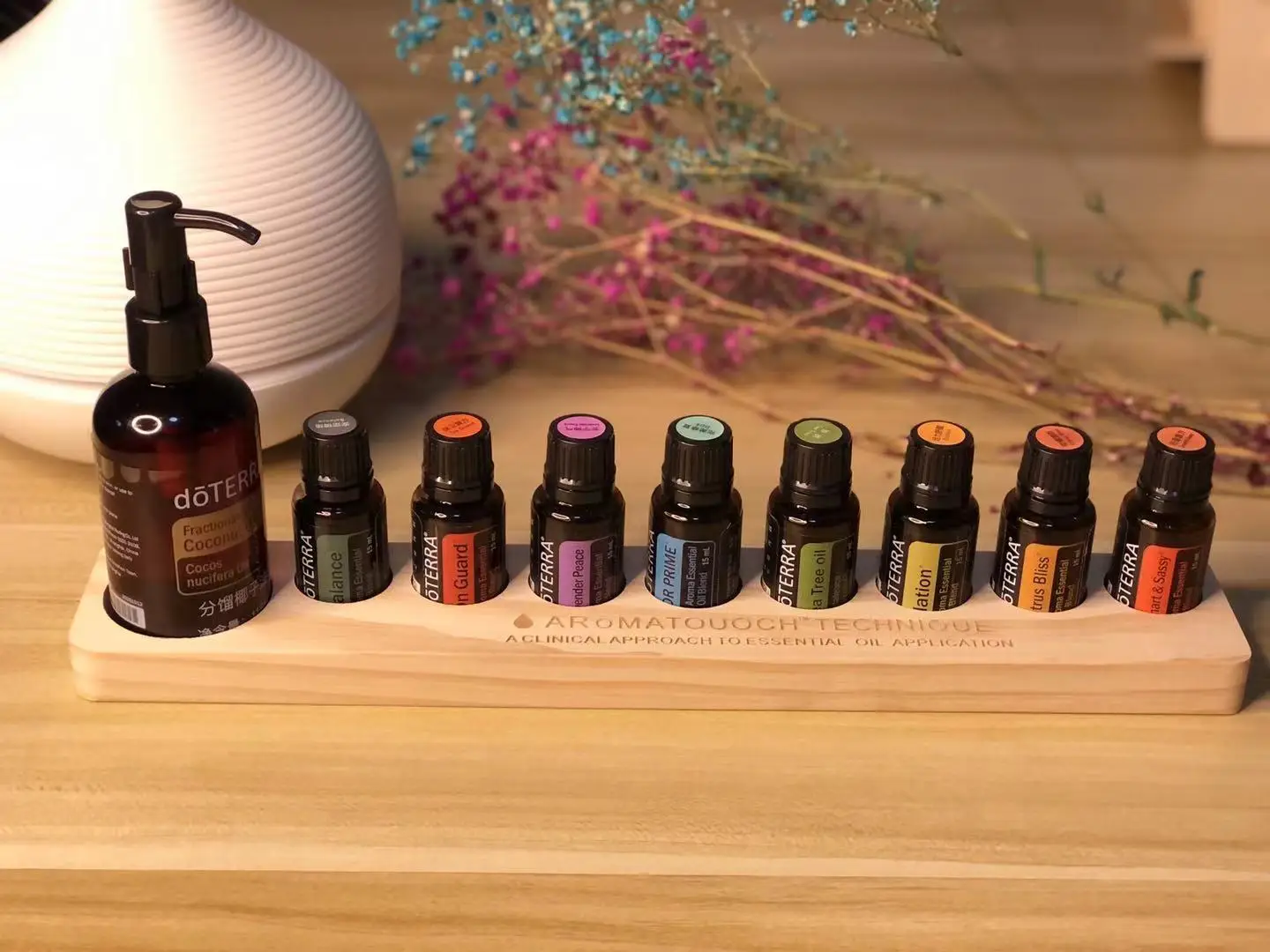 Echtholz-Displayständer für ätherische Öle, 9 Fächer, Aufbewahrungsbox, geeignet für DoTerra, ohne ätherische Öle.