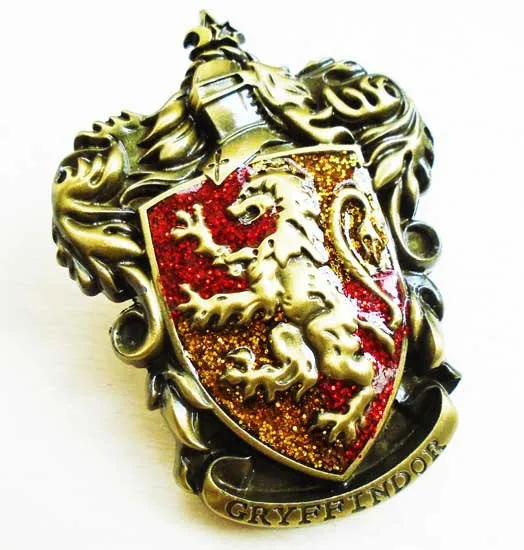 Harried Potter Brooch Figure Magic School Badge Pins Hogwarts Gryffindor Slytherin Brooch Metal Badge Souvenir Birthady Gift Toy