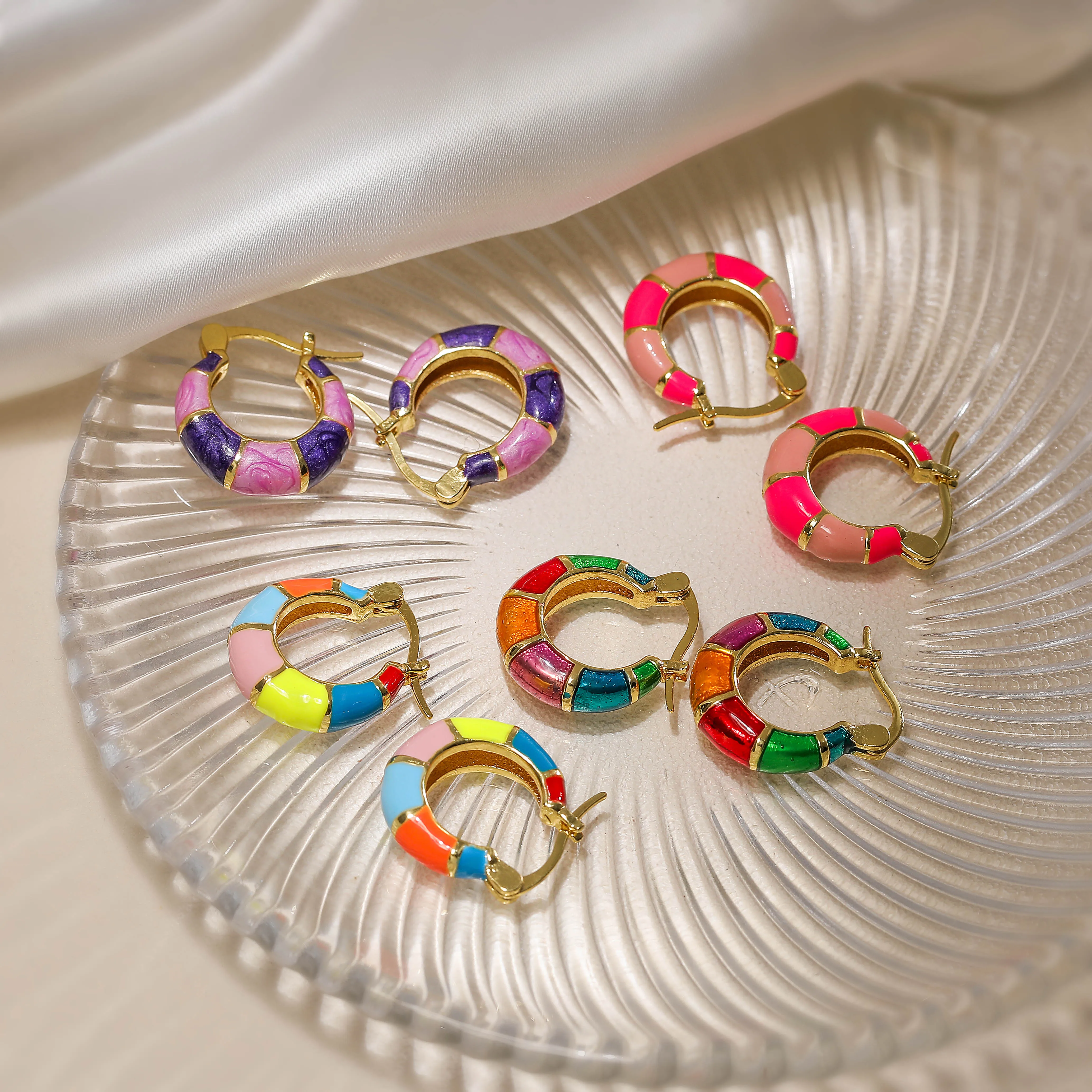 HECHENG,Sweet Colourful Enamel Metal Round Earrings Fashion Daily Ladies Party Sexy Earrings Accessories 1 Pair