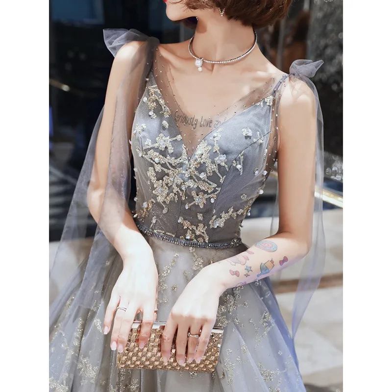 2025 Punti salienti delle nuove donne Maglia stile lungo Riunione annuale Abito da sera sexy Abito dimagrante alla moda con temperamento ospite