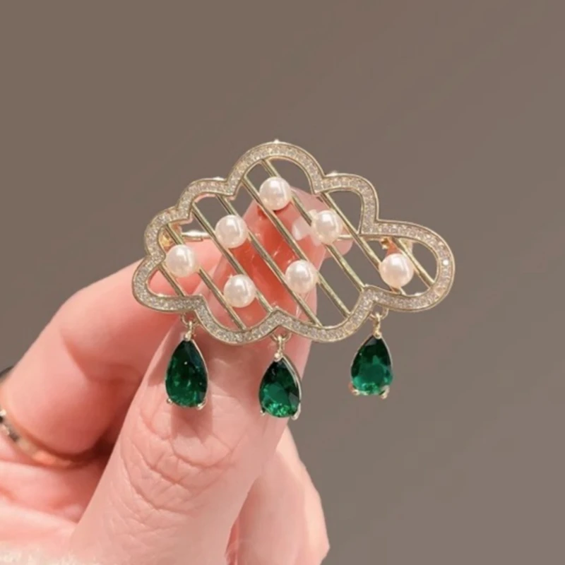 Broches de circonio con perlas de nube hueca a la moda para mujer, alfileres de solapa con forma de gota de agua de Color verde, ramillete, abrigo, vestido, joyería de fiesta