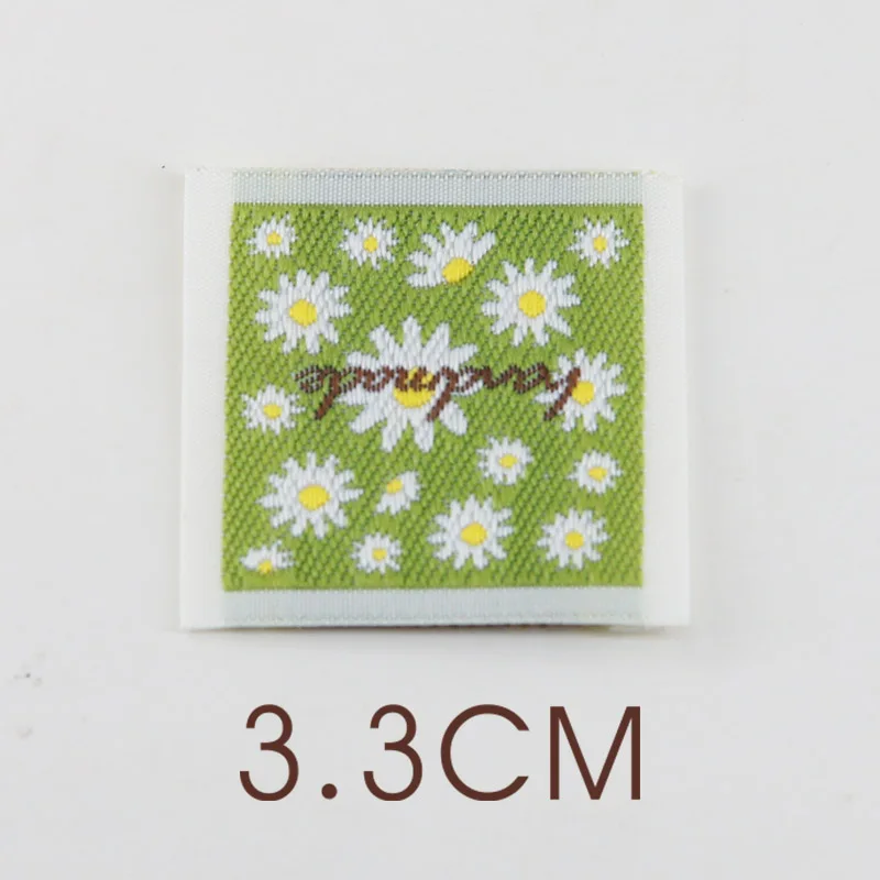 Spot hand-made cloth label fresh flowers Daisy embroidery  accessories sewing woven label multicolor small square label.