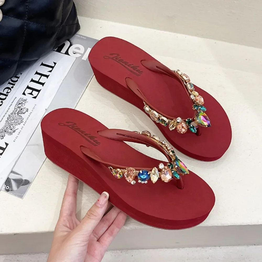 Flip Flops Women Summer New Colored Glass Rhinestone Thick Soled Herringbone Slippers Women Wearing Fashionable Beach Slippers