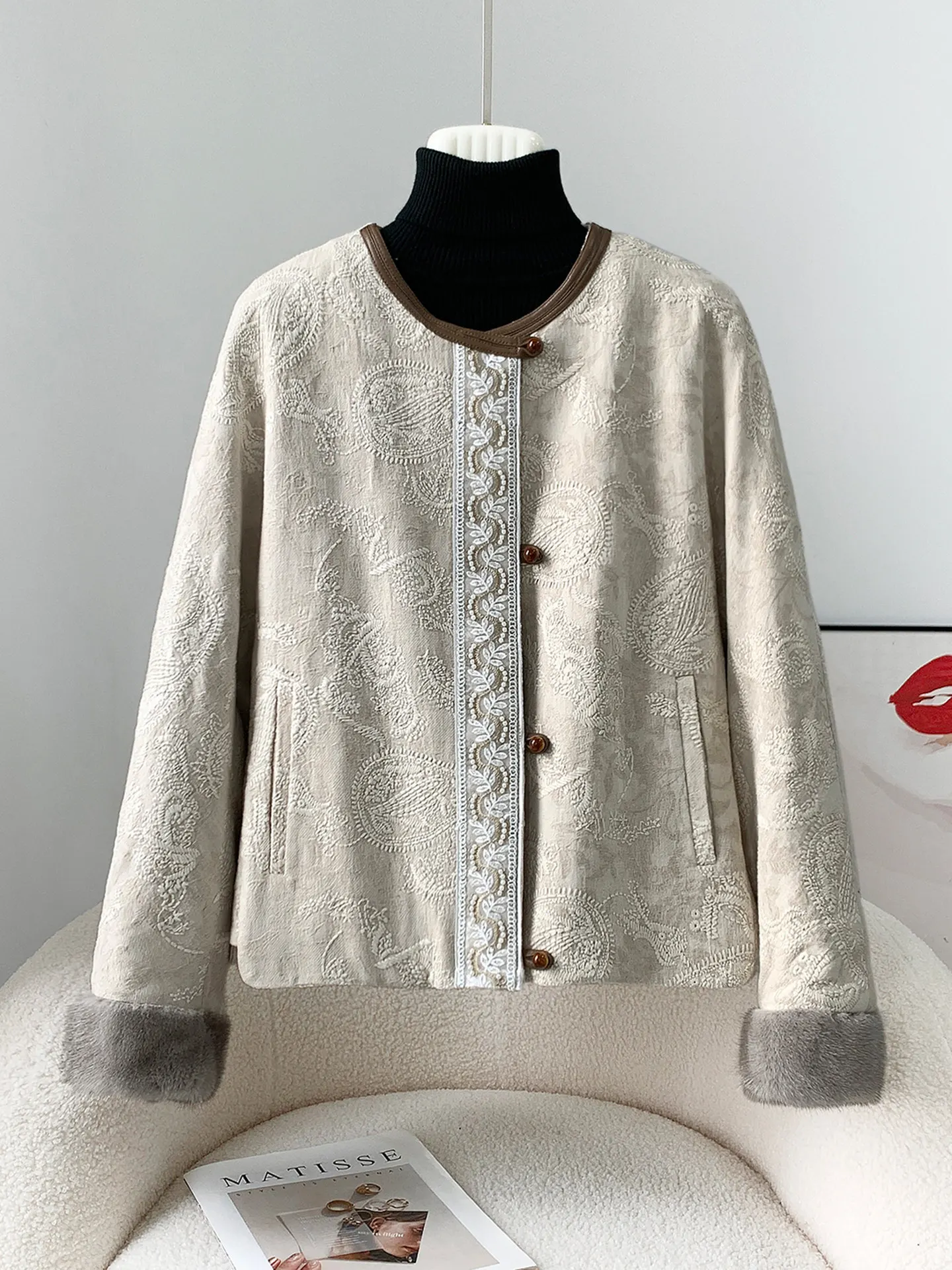 Neuer Pelzmantel im chinesischen Stil für junge Frauen mit importiertem Nerzfell und Maulbeerseiden-Innenfutter, neuer Winterstil 2025,