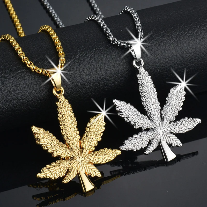 Exquisite Fashion Creative Big Leaf Maple Leaf Pendant Necklace Ladies Retro Personality Design High-end Jewelry 2022 Trend