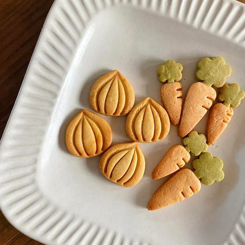 Cartoon Rabbit Biscuit Stamp Molds Carrot Chestnut Cookie Cutters Easter Day Cookie Moulds Embossers Cake Decorating Tools