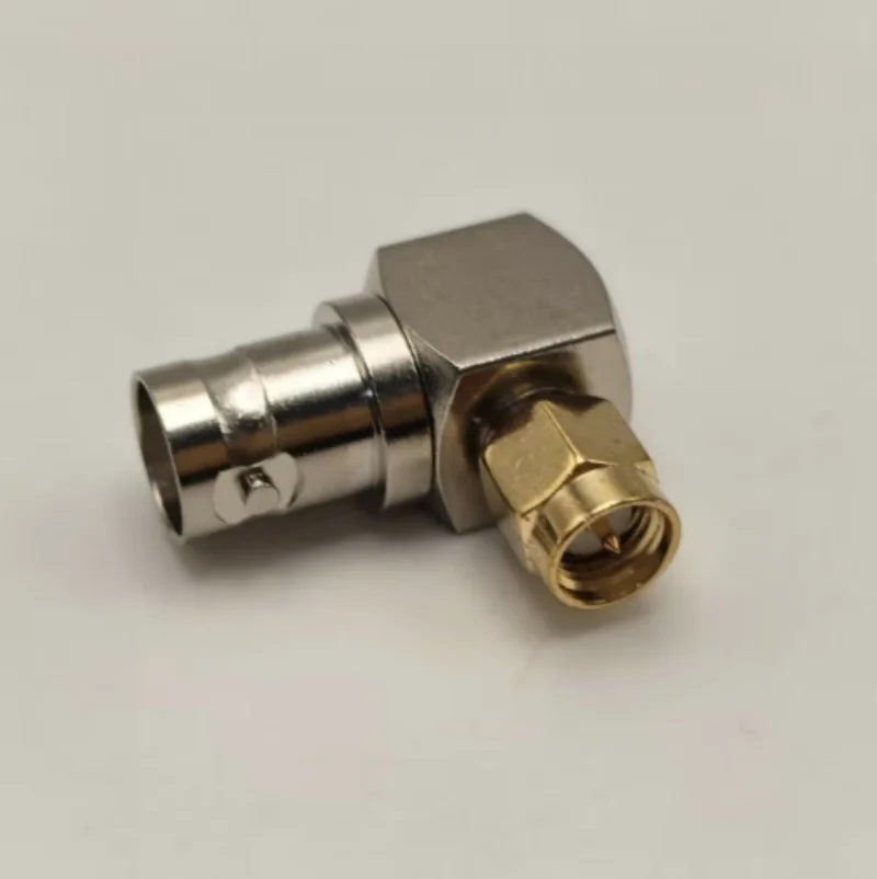 2-teilige BNC-Buchse an SMA-Stecker rechtwinkliger Adapter 90-Grad-HF-Anschlussadapteradapter