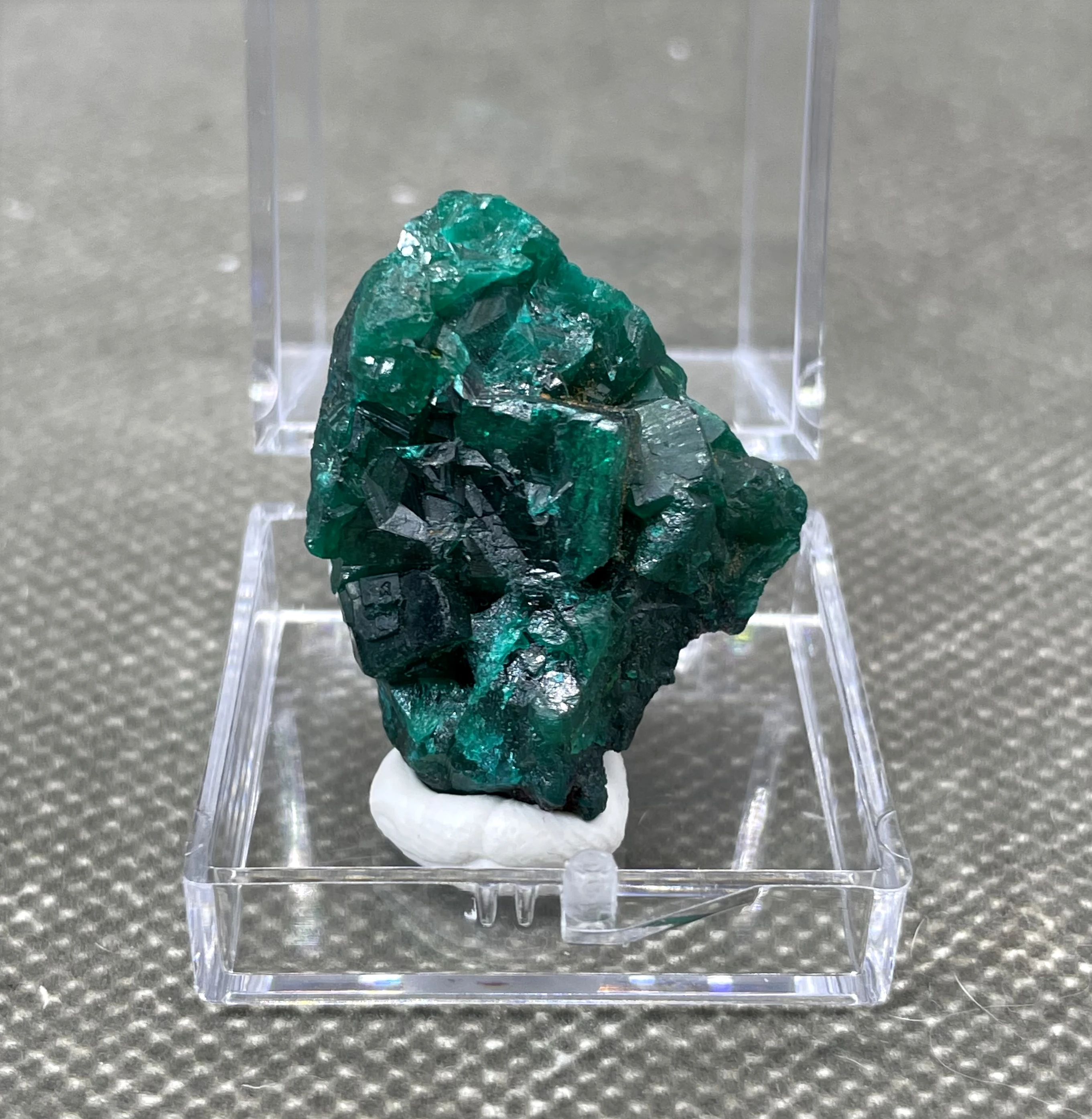 Very rare! 100% Natural Congo green Dioptase Mineral specimen stones and crystals quartz (box size 3.4 cm)