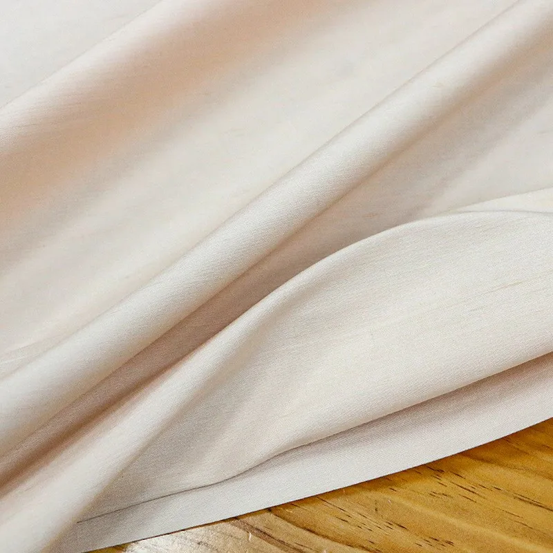 

This is a heavyweight tussah silk double-palace color woven fabric cultural heritage Hanfu and cheongsam clothing design