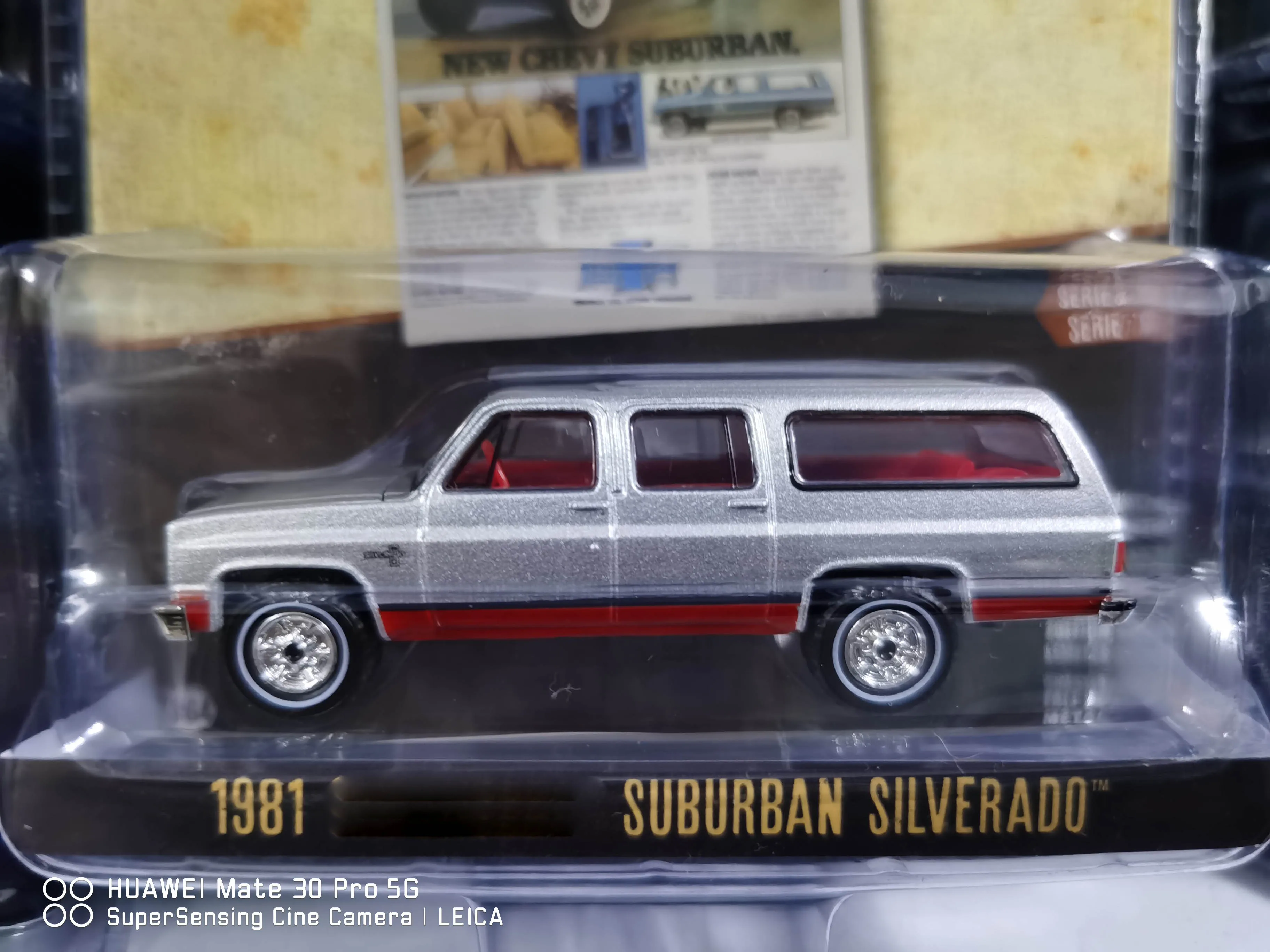 GREENLIGHT-Coleção Suburban SILVERADO, Modelo de carro de liga fundido, Decoração Presente, 1:64