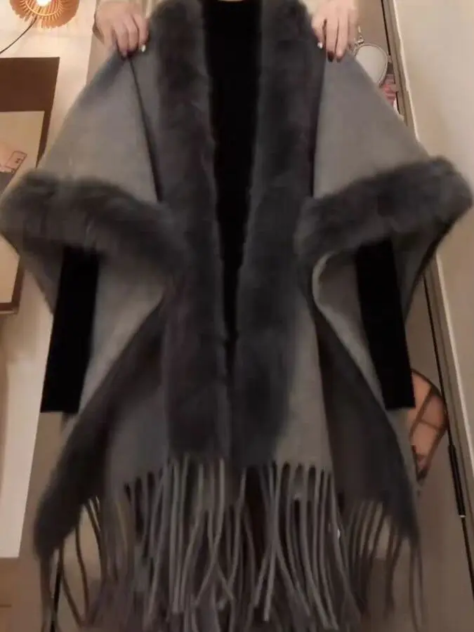 

Утепленное пальто-шаль с меховым воротником для женщин: осенне-зимнее, теплое, создающее уютную атмосферу, в стиле Net Red, с воротником-хомутом, класса люкс