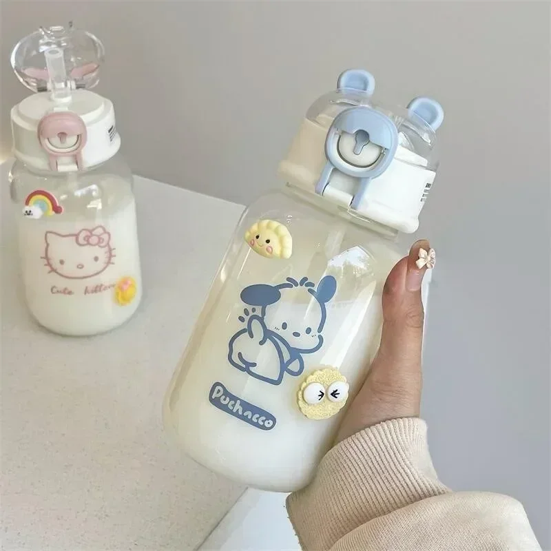 Taza de paja transparente Sanrio para niños, botella portátil Kawaii de dibujos animados, Hello Kitty, Pochacco Kuromi, lindo Anime, regalos para niños, 580ML