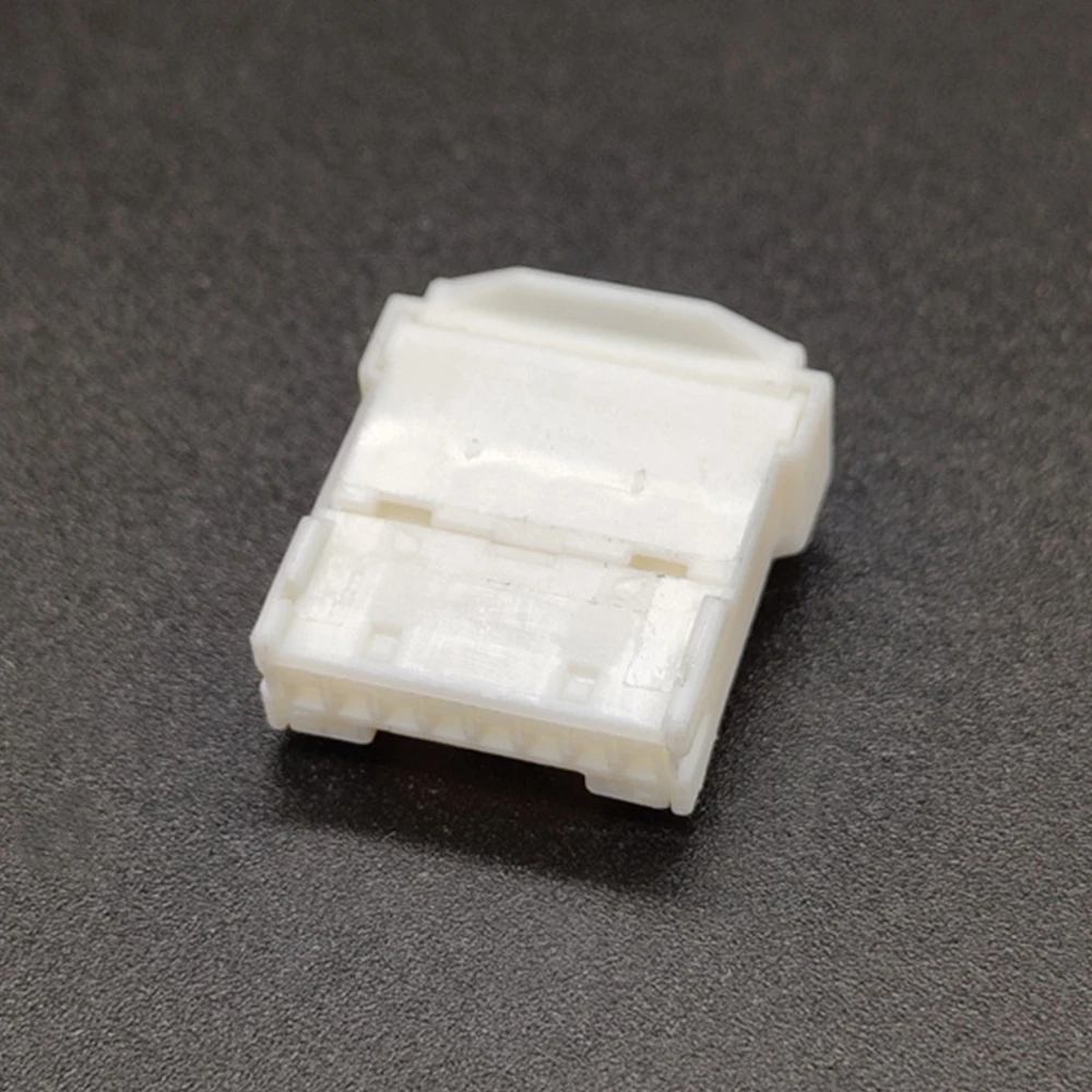 Brand new original high-quality connector 7283-6483 plastic plug sheath shell