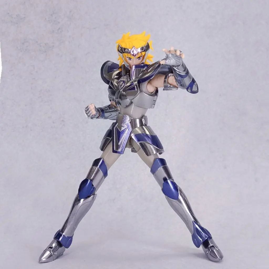 Figurka Silver Saint Triangular Seat Noisis ze stopu, dostępna od ręki.