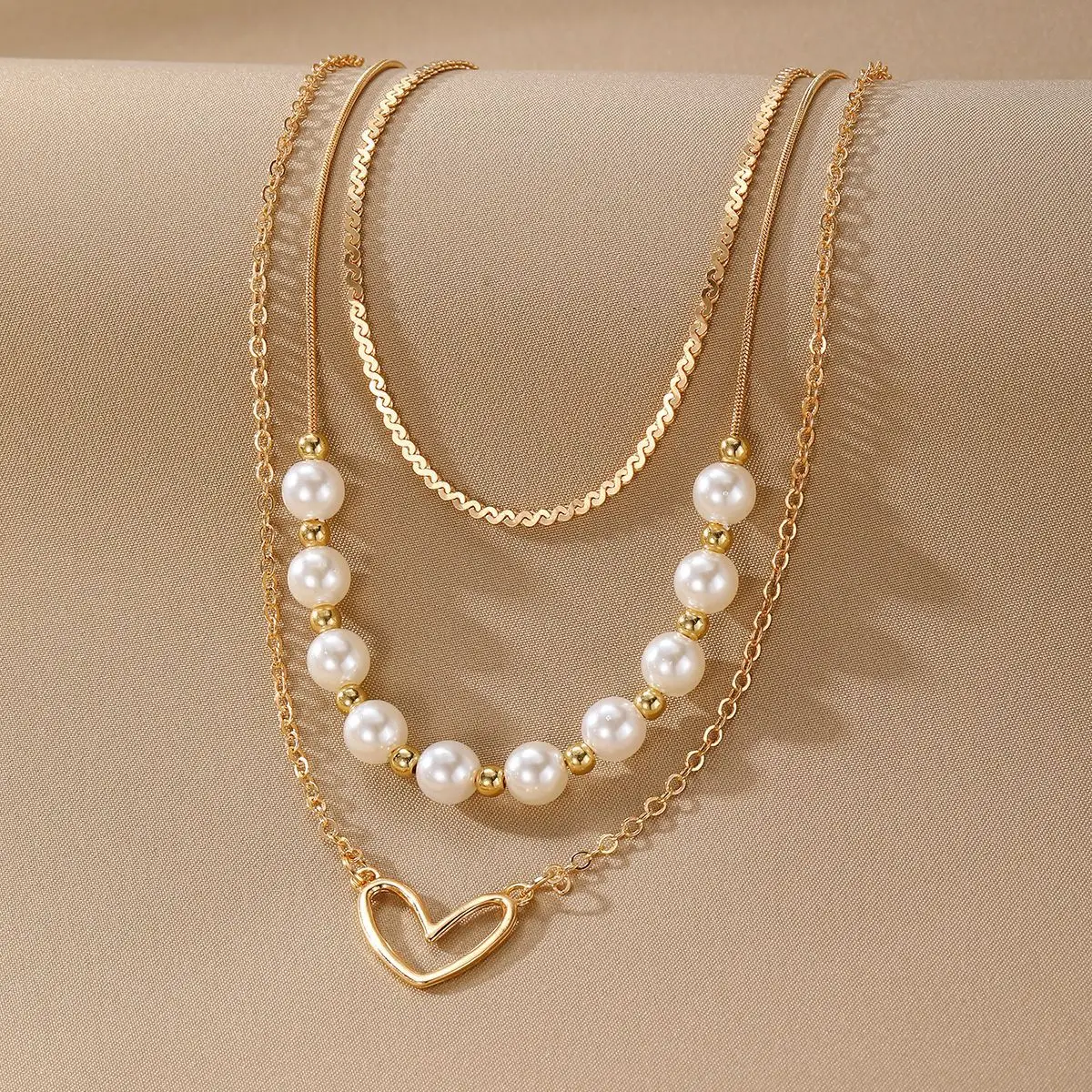 Vintage Love Hreart Peach Heart Pearl Gold Color Necklace Three-Piece Set for Women Multiple Layer Stackable Type Clavicle Chain