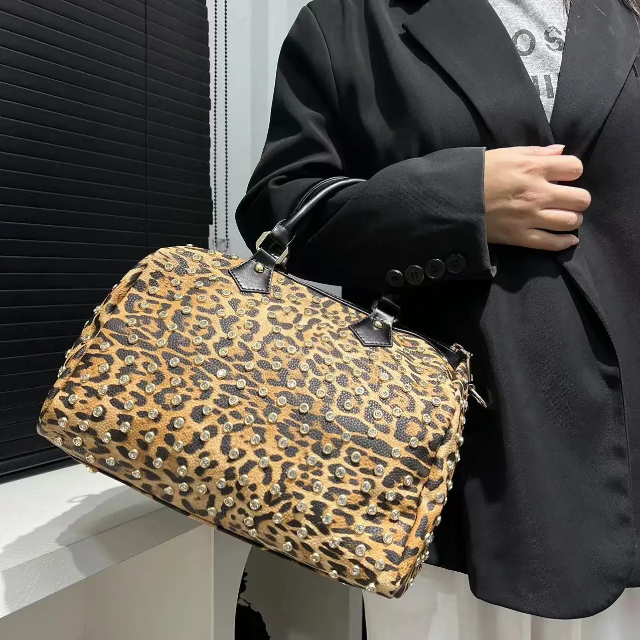 New women's fashion leopard print diamond handbag large capacity European and American retro personality shoulder bag