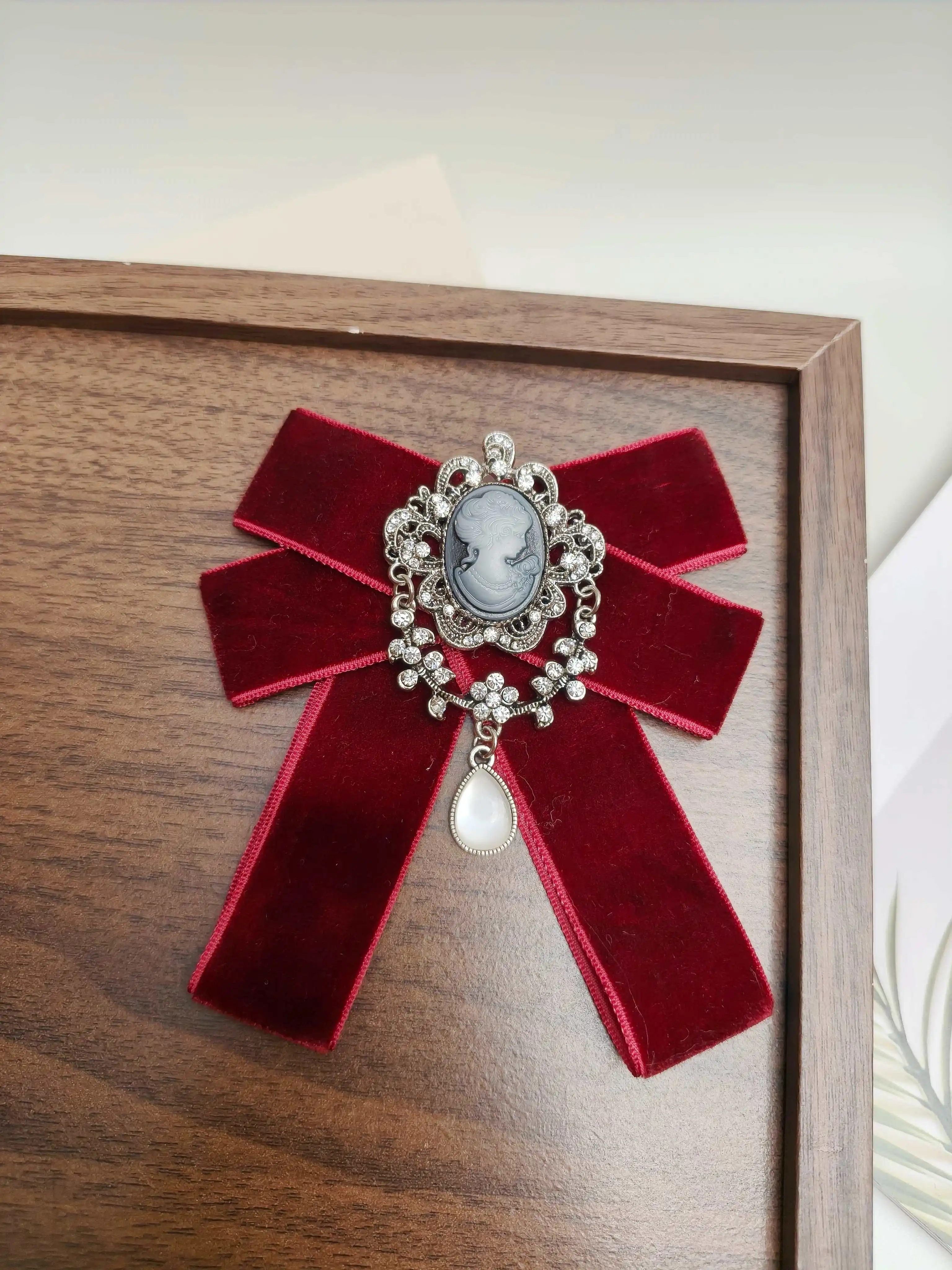 Vintage European-Style Burgundy Velvet Bow Tie, Cameo Portrait Embossed with Rhinestones, Water Drop Pearl Pendant Collar Accessory, Elegant Girl's Shirt and Suit Decorative Collar Flower, Evening Gown, Lolita, Photo Shoot Niche Accessory