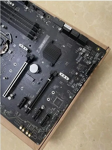 Z490-PLUS obsługuje procesory 10. generacji DDR