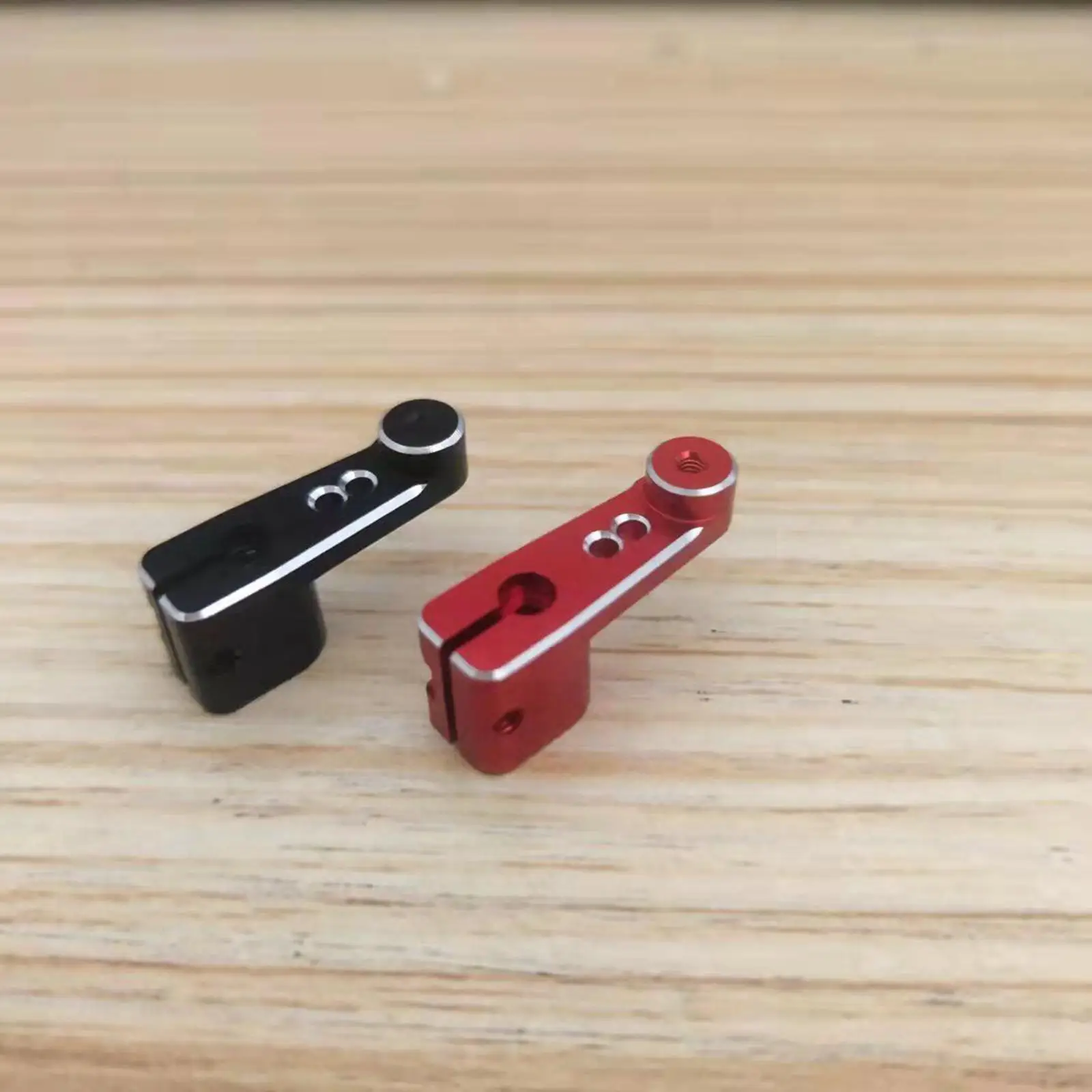 Durevole servo corno in metallo filettatura M3 braccio sterzo pezzo di ricambio per auto RC per camion elettrico Axial SCX24 90081