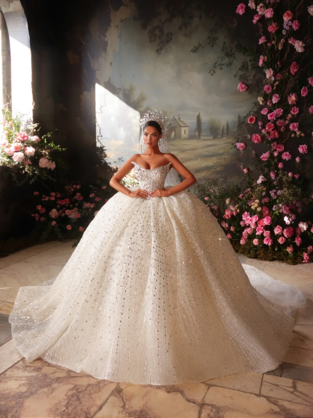 Gorgeous Crystal Princess Wedding Dress Strapless Glamorous Long Bridal Gown Customized Elegant Sleeveless Dresses For Bride
