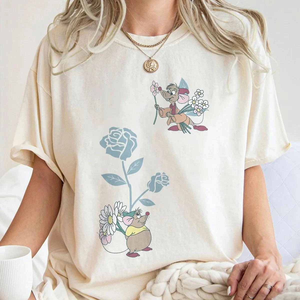 Camiseta de Disney con estampado de flores de Jack y Gus, camiseta de viaje familiar, camiseta con personajes de Disney, camiseta de Disney, camiseta familiar de manga corta