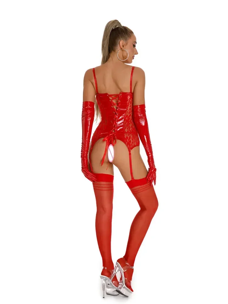 Sexy elástico pvc brilhante oco para fora bodysuit renda retalhos cinta oco para fora sem costas bandagem collant apertado com meias de liga