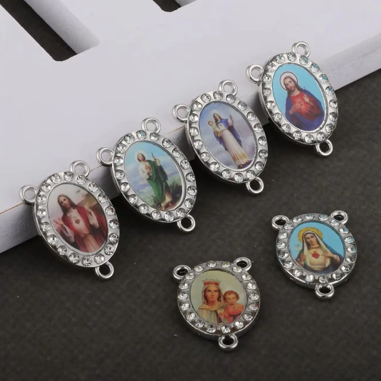 20Pcs Crystal Patron Saint Jude Centerpieces Random Christian Icon Sacred Heart Jesus Rosary Part for DIY Jewelry Accessories