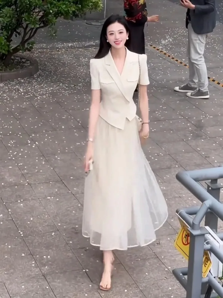 

Белый шиловый костюм с лацканами и кружевной юбкой, комплект из двух предметов, красивый профессиональный летний наряд для женщин