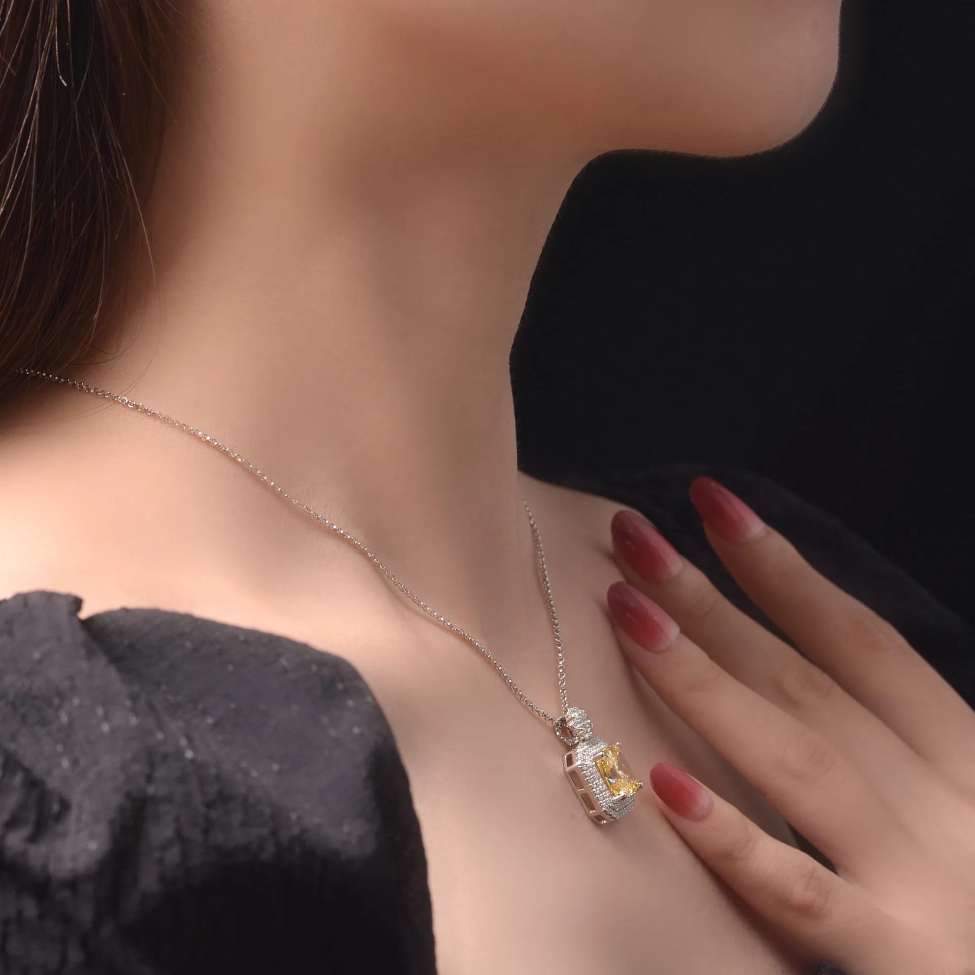 925 Silver Necklace Inlaid with 9CT Simulated Diamond Goose Yellow 10 * 10 High Carbon Diamond Pendant, Light Luxury 40+3
