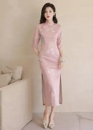 

Chinese Style Pink Embroidered Cheongsam Spring and Summer Styles