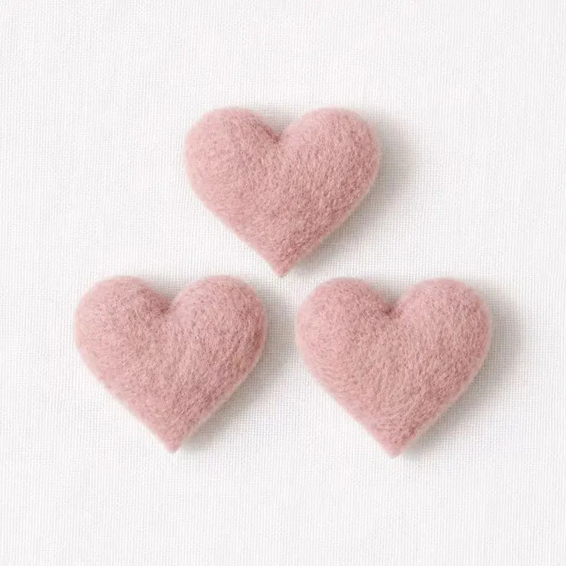 100 Stück Gekräuselte Filz-Herz-Applikationen 3,3x3,5cm Haarspangen-Zubehör für Stofftaschen, Hüte, Socken-Dekorationen – Detail 7