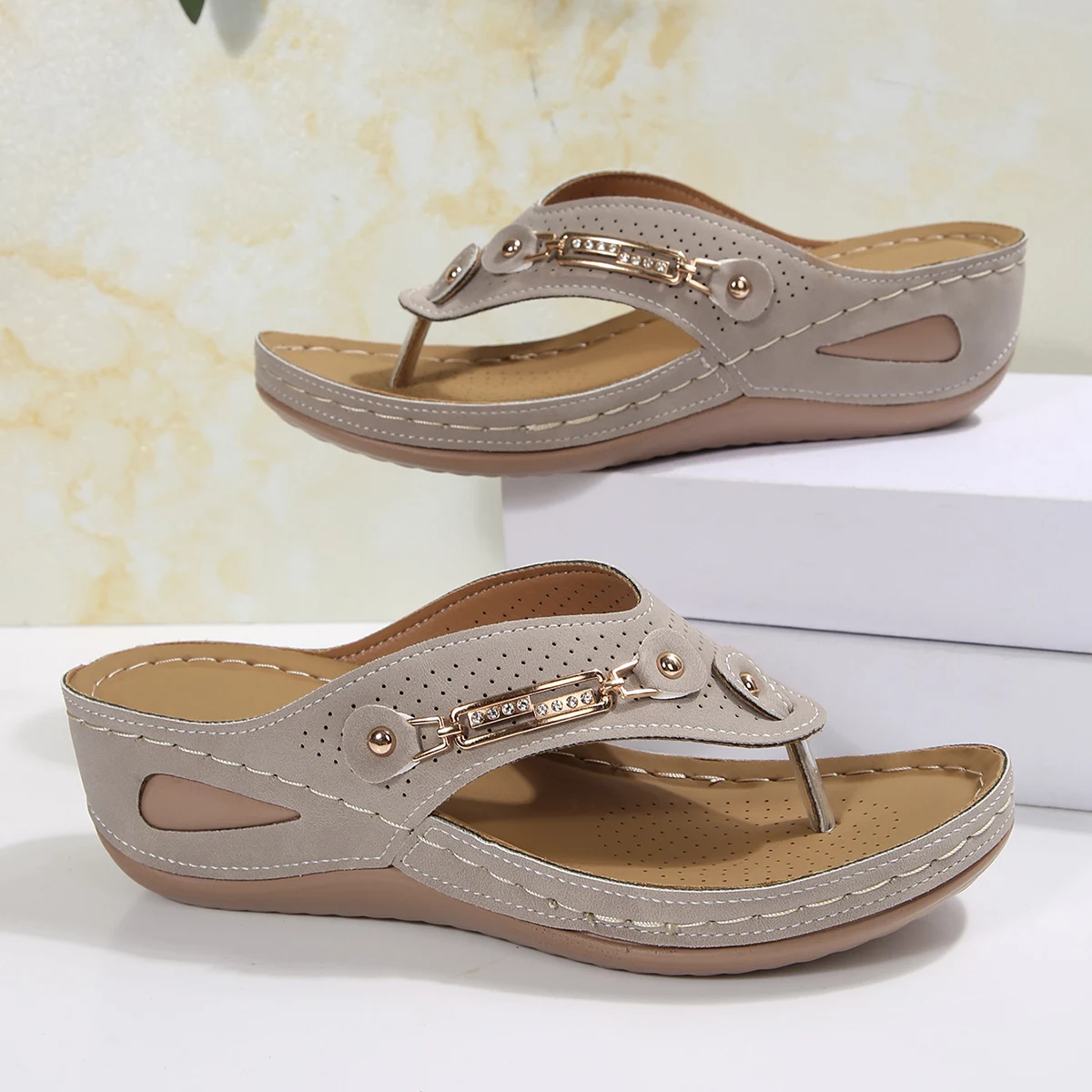 Summer New Womens Orthopedic Sandals Orthopedic Flip-Flops with Arch Support Thick Sole Slippers Non-Slip for Daily Wear Beach