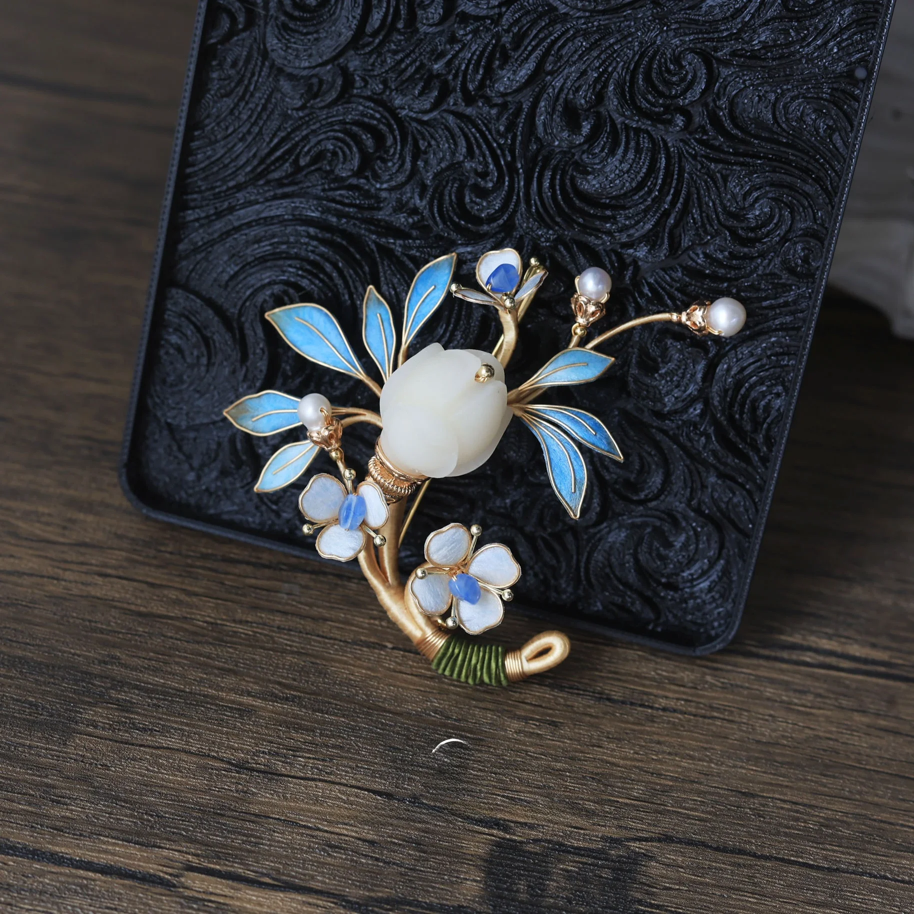 spilla-dal-design-originale-in-stile-classico-cinese-con-fiore-di-prugna-feifei-in-velluto-accessorio-per-qipao-in-materiali-misti
