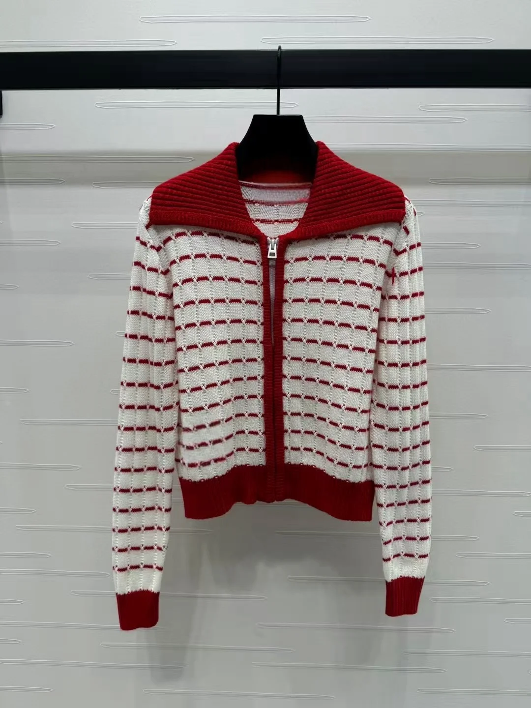 Customized High-End Women's Striped Cardigan Contrasting Colors Long Sleeve Knitwear Fashionable Casual Style