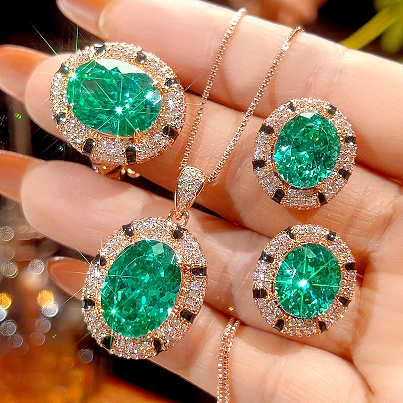 

Ювелирный набор с медной основой и золотым покрытием, украшенный основным камнем Para Green в винтажном стиле, размеры 12*16*10*12.