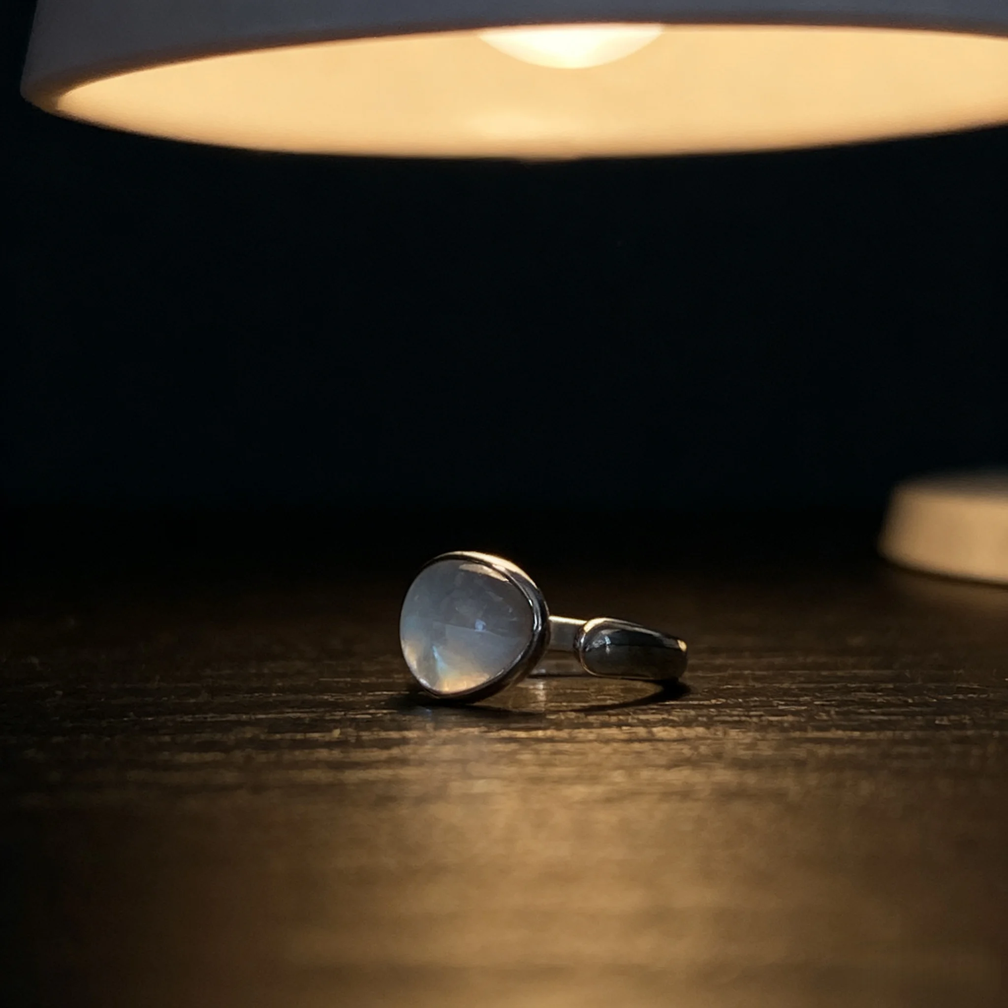 

New Silver Inlaid Shell Stone Irregular Opening Ring High End Charm Jewelry Accessories Suitable For Women's Parties Gifts