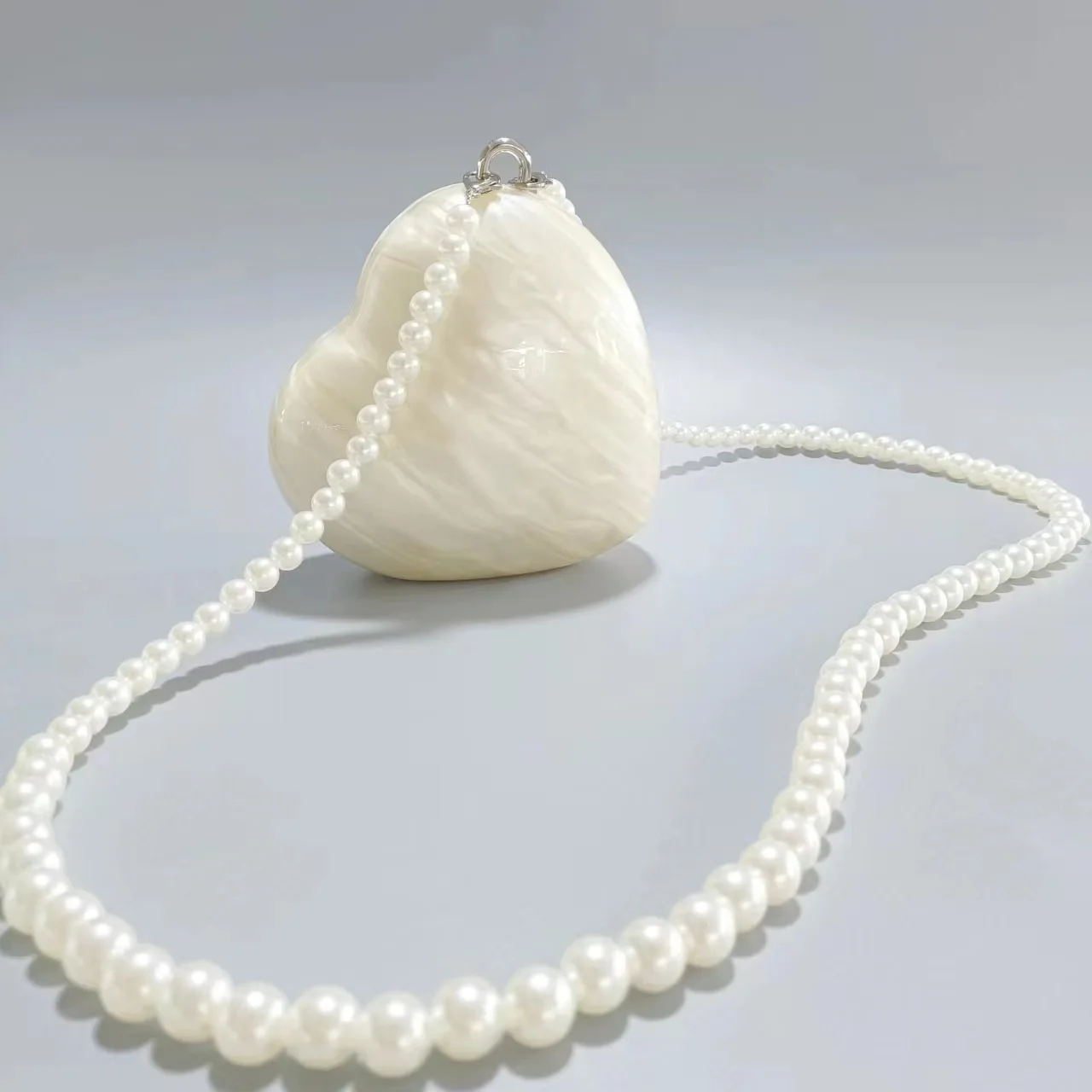 Women Bag Leather Handle Pearl Strap Acrylic Mini Heart Designer Luxury Clutch Evening Handbag for Wedding Party Crossbody Purse