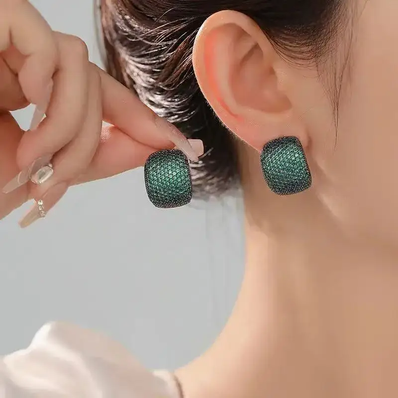 

A Pair Of Women's Heavy-duty Iight Iuxury Micro inlaid Earrings, Geometric High-end Banquet Gift earrings