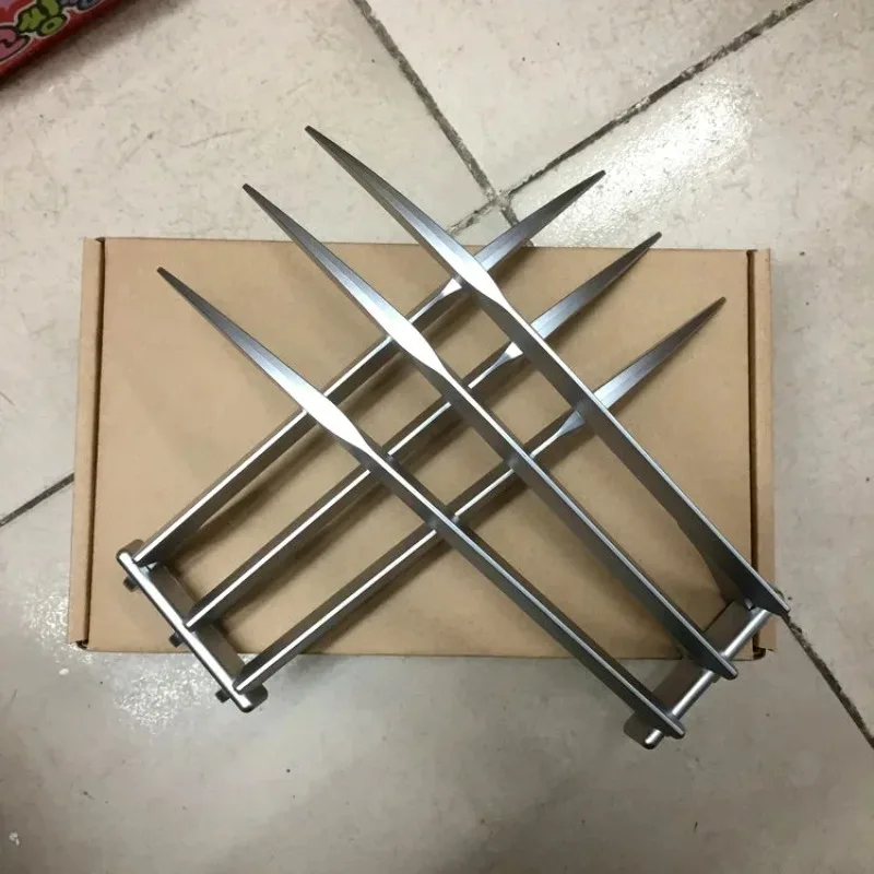 2 unids/lote Cosplay 26cm simulación X MAN Wolverine garras x-men armas disfraz vestido de lujo fiesta Anime accesorios para espectáculo en escenario regalo para niños