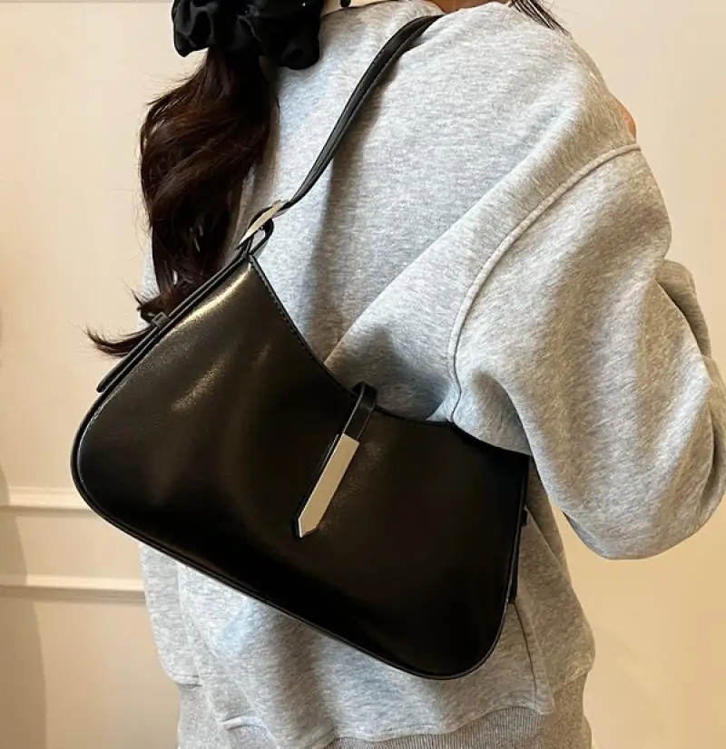 

Shoulder Bags for Women Vintage Retro Hobo Tote Vegan Leather Handbag Lady Mini Clutch Purse with Zipper Closure Crescent Bag