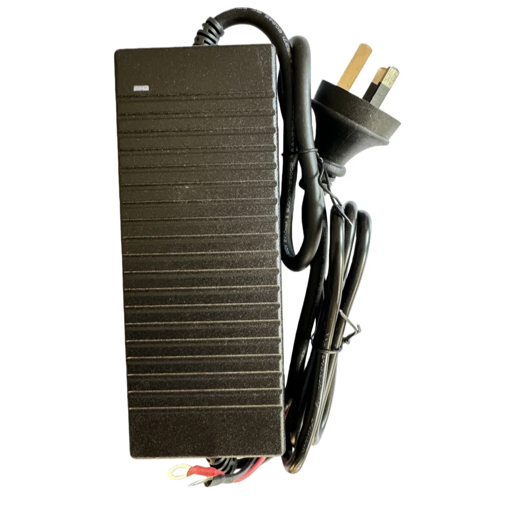 

Преобразователь напряжения для автодомов, черный, AC/DC 12В, вход 100-240В AC, выход DC 12В 12А, с защитой от перегрузки