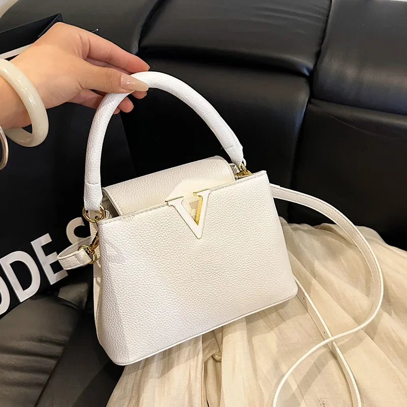 

2025 Popular Women’s Light Luxury Bucket Bag — New Fashionable Atmospheric, Large-Capacity for Commuting